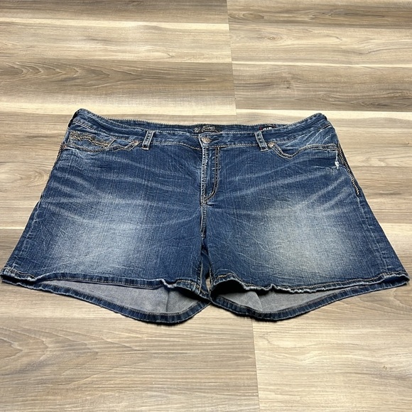 🏁 Silver jeans Suki mid denim short size 26 PLUS - Picture 2 of 8